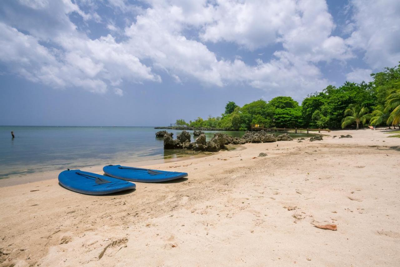 Serenity Beach Home ウェスト・エンド エクステリア 写真